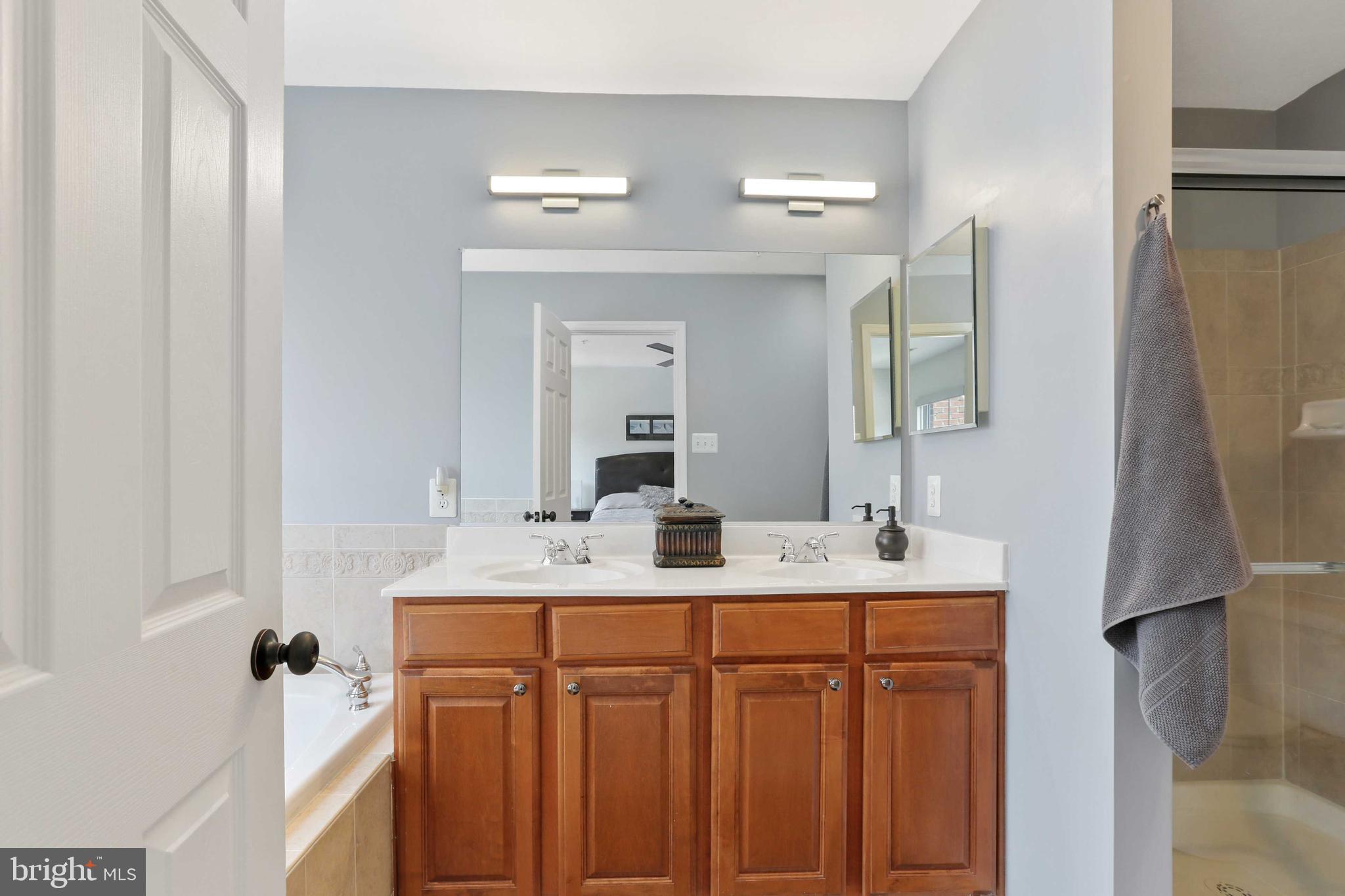 2064 Clipper Park Road Baltimore, MD 21211 - Photo 26 of 35 3rd flr full bath