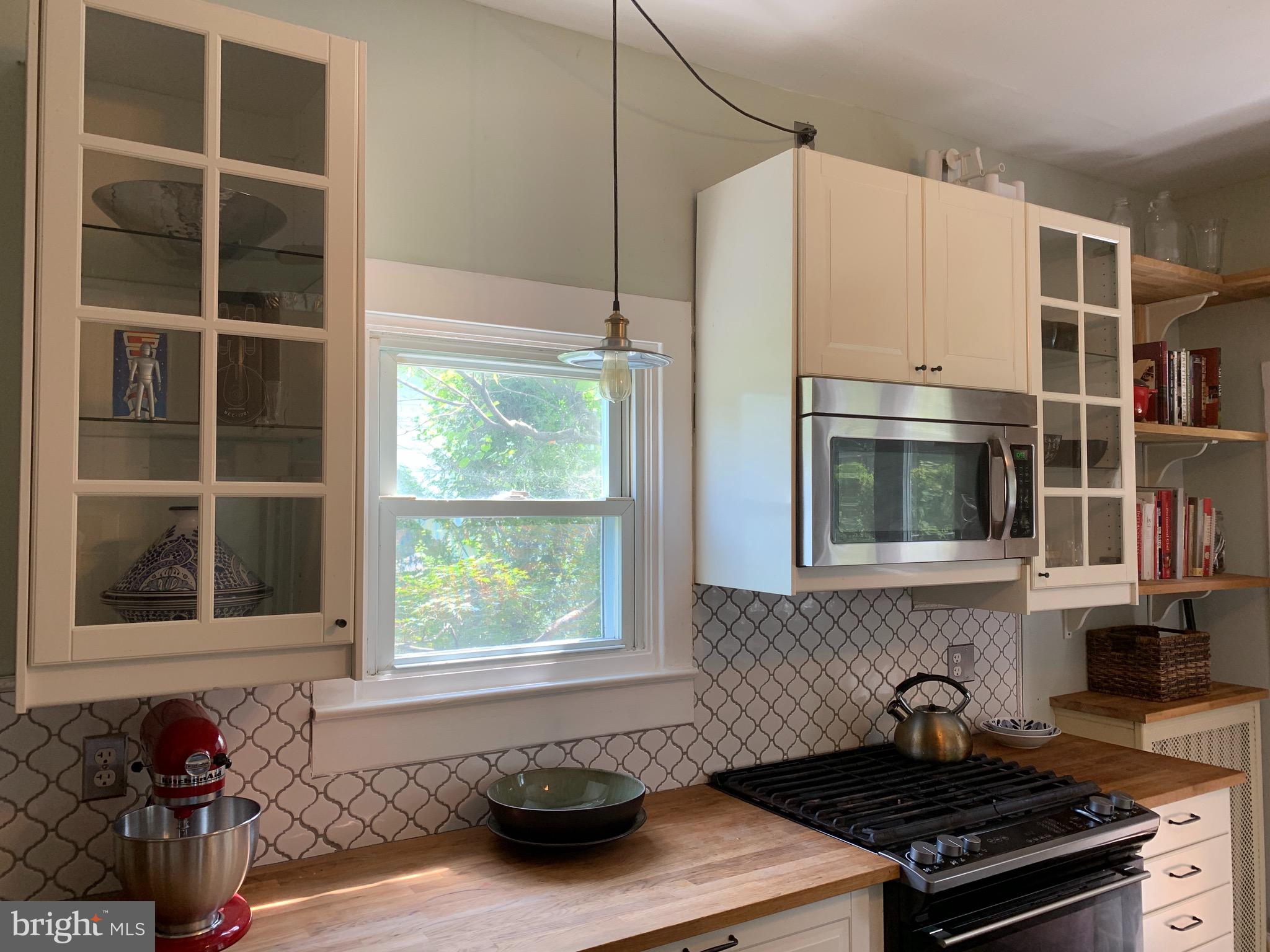 813 Cedarcroft Road Baltimore, MD 21212 - Photo 16 of 43 Natural + task lighting!