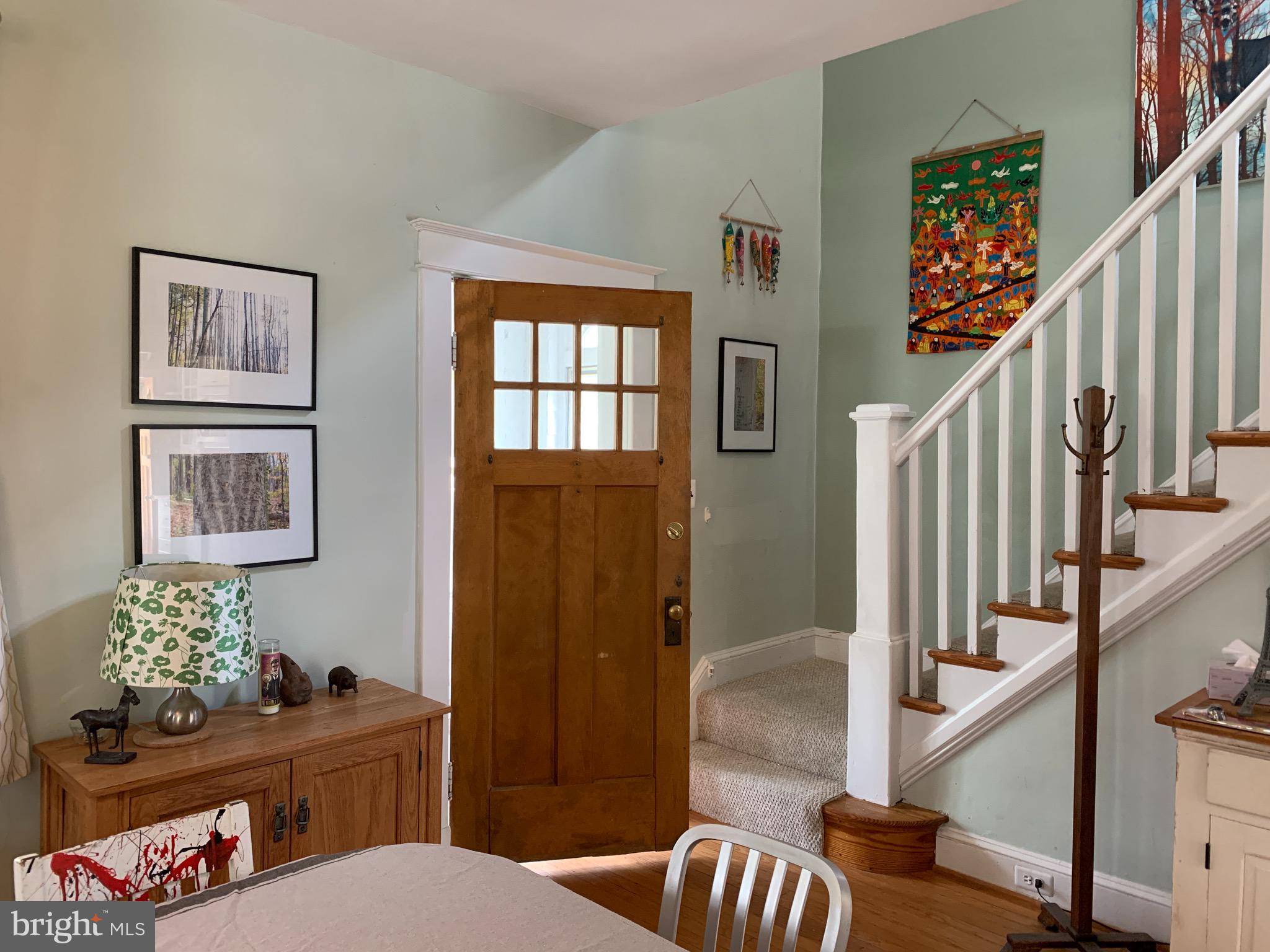 813 Cedarcroft Road Baltimore, MD 21212 - Photo 3 of 43 Entry invites you in!