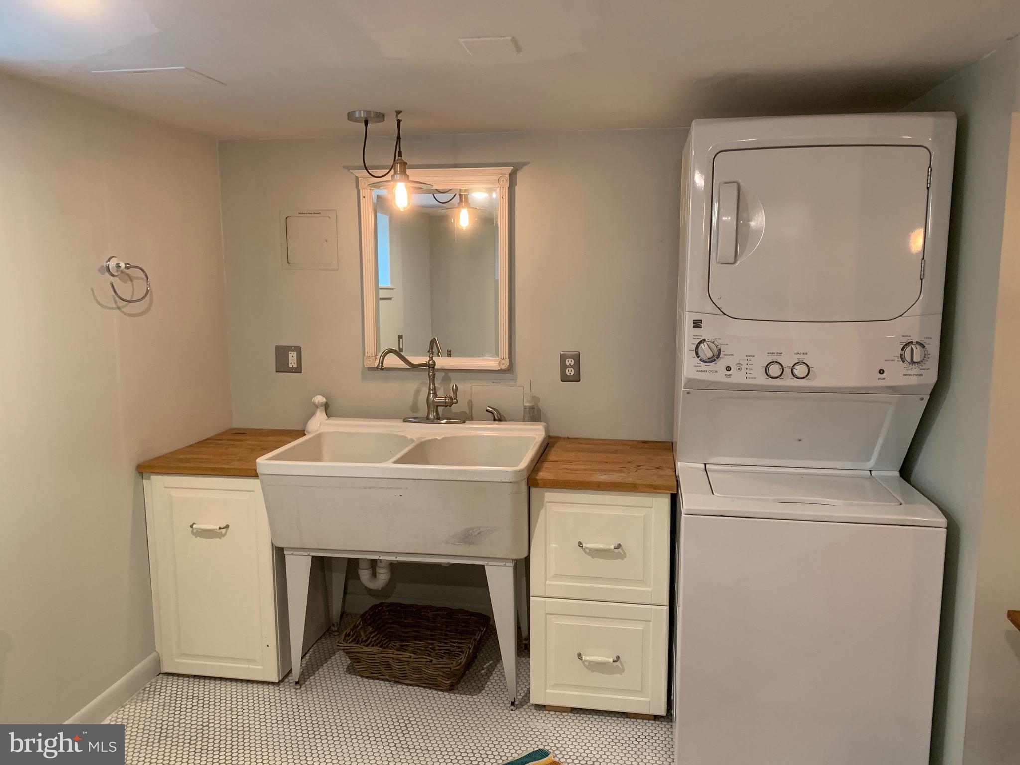 813 Cedarcroft Road Baltimore, MD 21212 - Photo 34 of 43 Lower level laundry also has full bath!