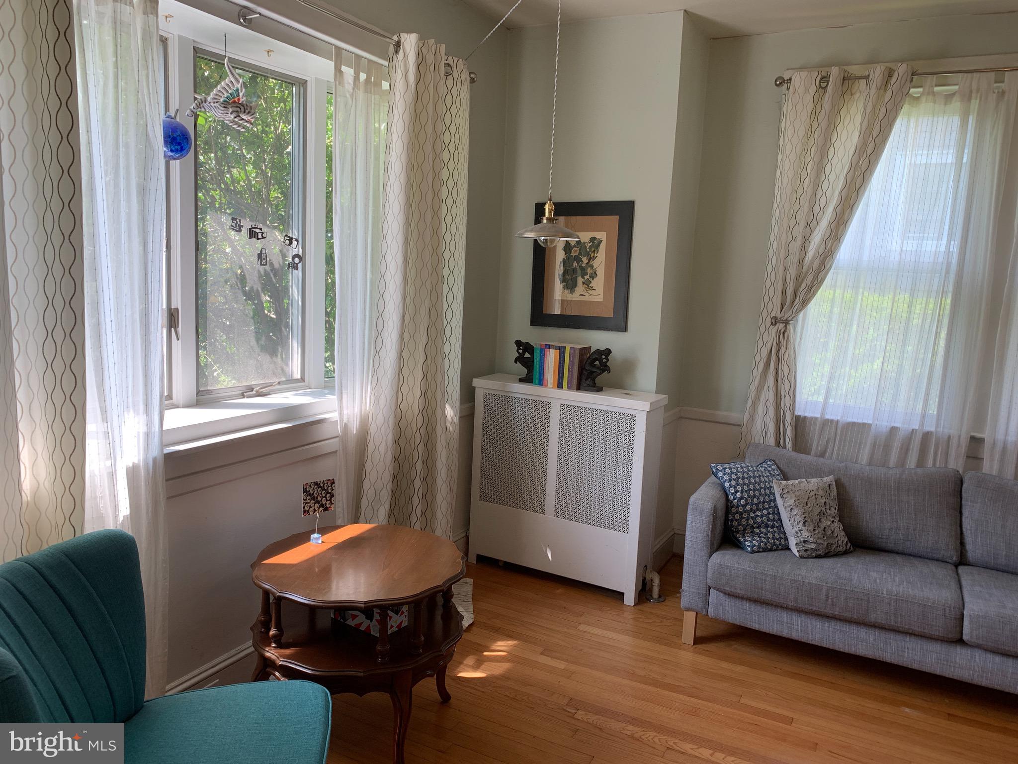 813 Cedarcroft Road Baltimore, MD 21212 - Photo 8 of 43 Cozy and attractive living room!
