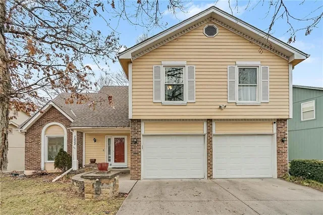 $335,000 | 7332 North Congress Avenue, Kansas City, MO 64152