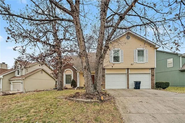 $335,000 | 7332 North Congress Avenue, Kansas City, MO 64152