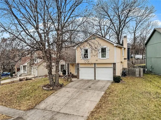 $335,000 | 7332 North Congress Avenue, Kansas City, MO 64152