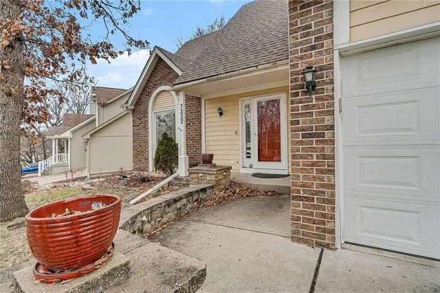 $335,000 | 7332 North Congress Avenue, Kansas City, MO 64152
