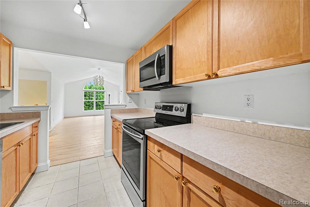 3633 Oakmonte Boulevard, Unit 189 Rochester, MI 48306 - Photo 21 of 36