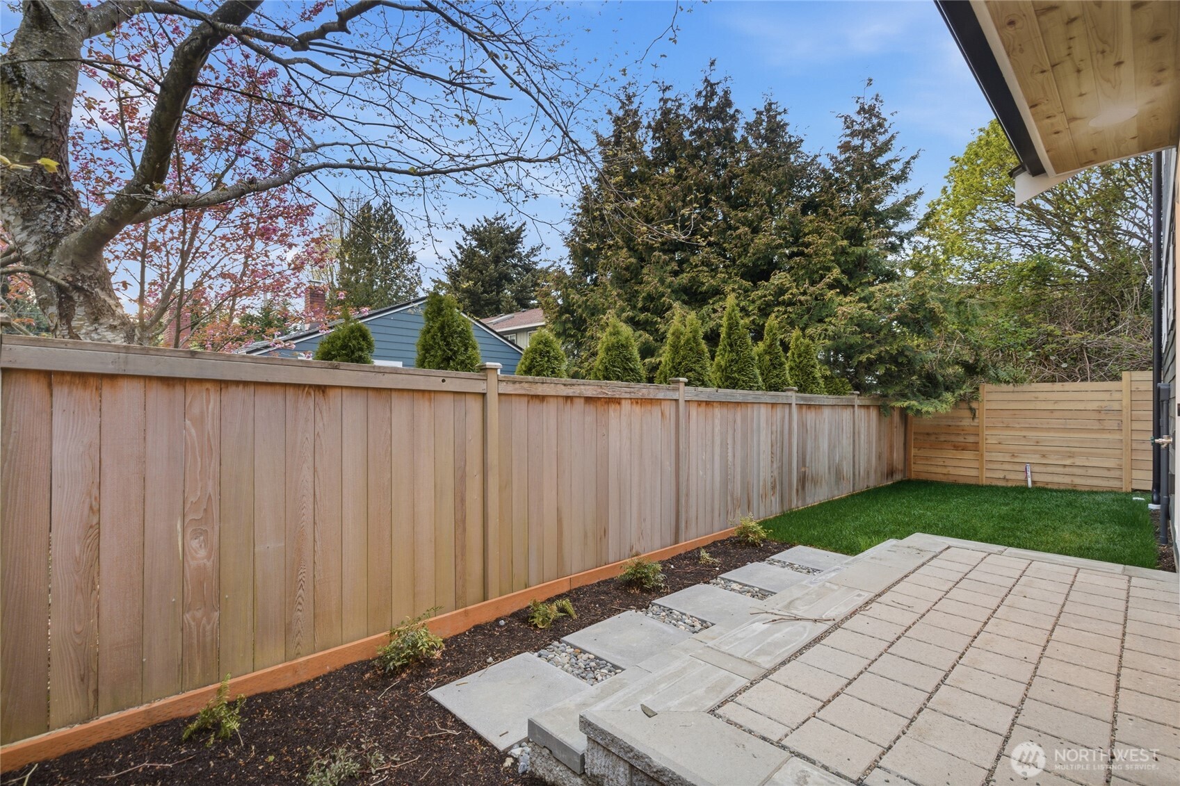8817 Densmore Avenue North Seattle, WA 98103 - Photo 11 of 20