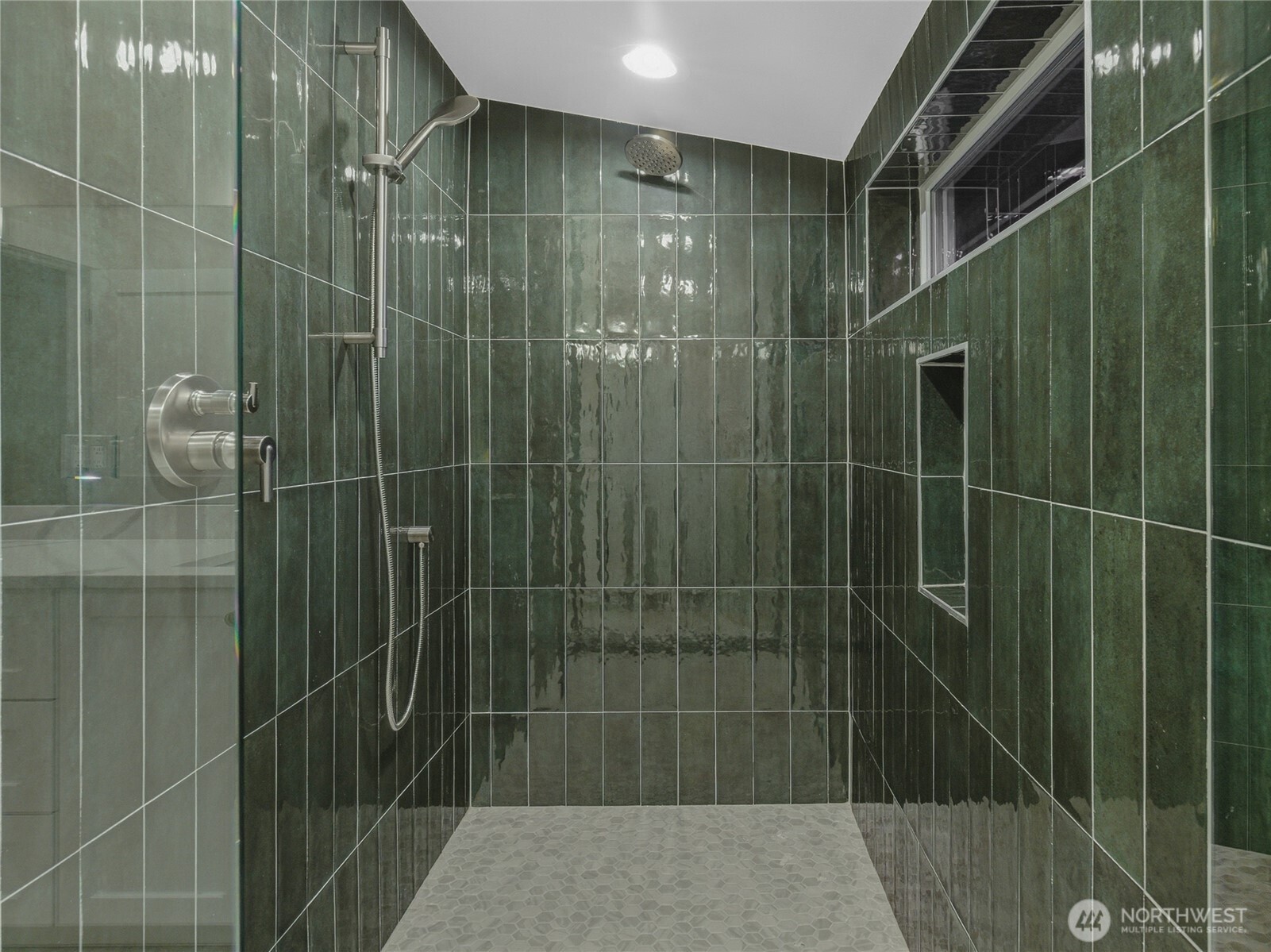 8817 Densmore Avenue North Seattle, WA 98103 - Photo 14 of 20