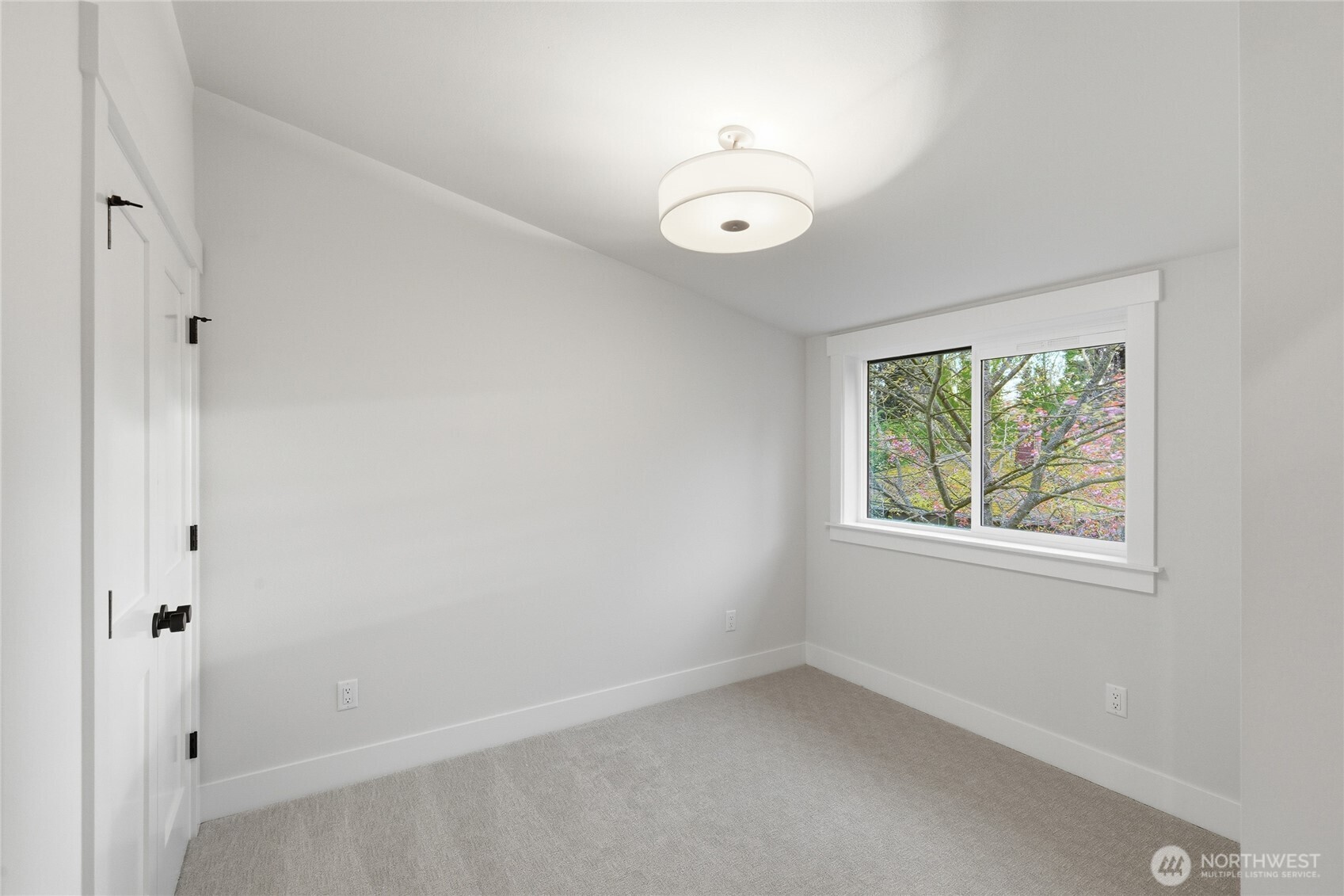 8817 Densmore Avenue North Seattle, WA 98103 - Photo 16 of 20