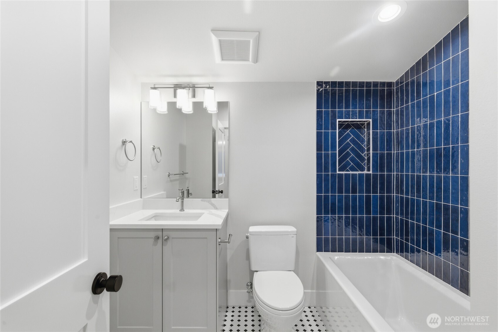 8817 Densmore Avenue North Seattle, WA 98103 - Photo 18 of 20