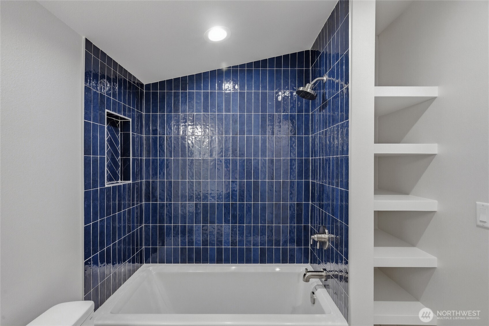 8817 Densmore Avenue North Seattle, WA 98103 - Photo 19 of 20