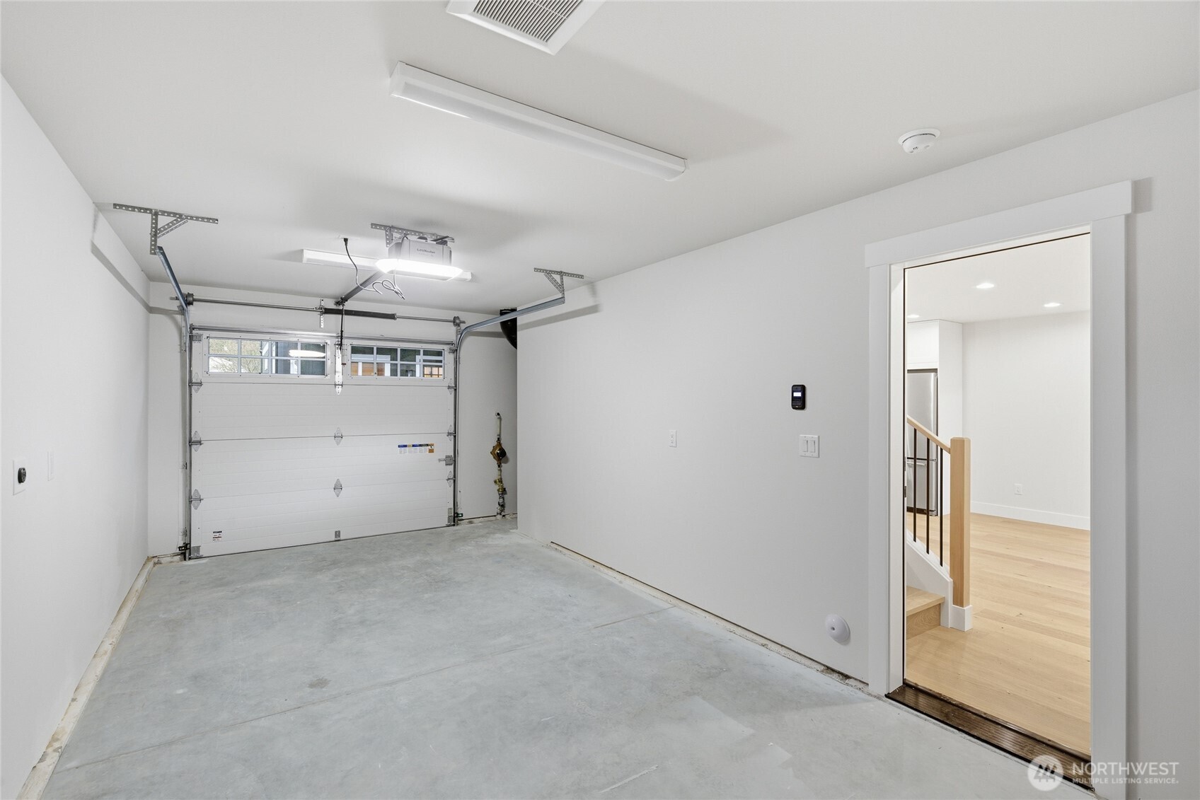 8817 Densmore Avenue North Seattle, WA 98103 - Photo 20 of 20