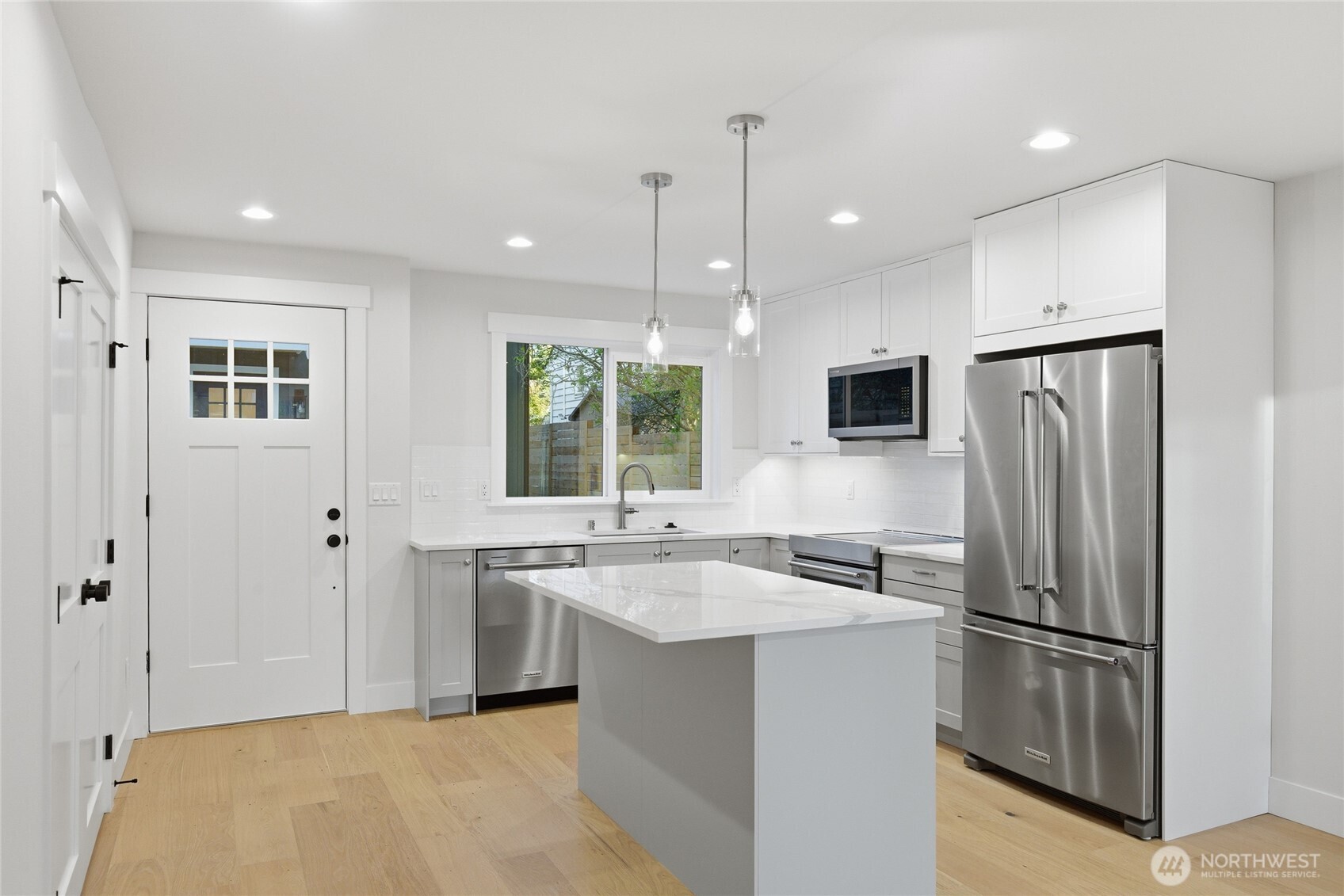 8817 Densmore Avenue North Seattle, WA 98103 - Photo 3 of 20