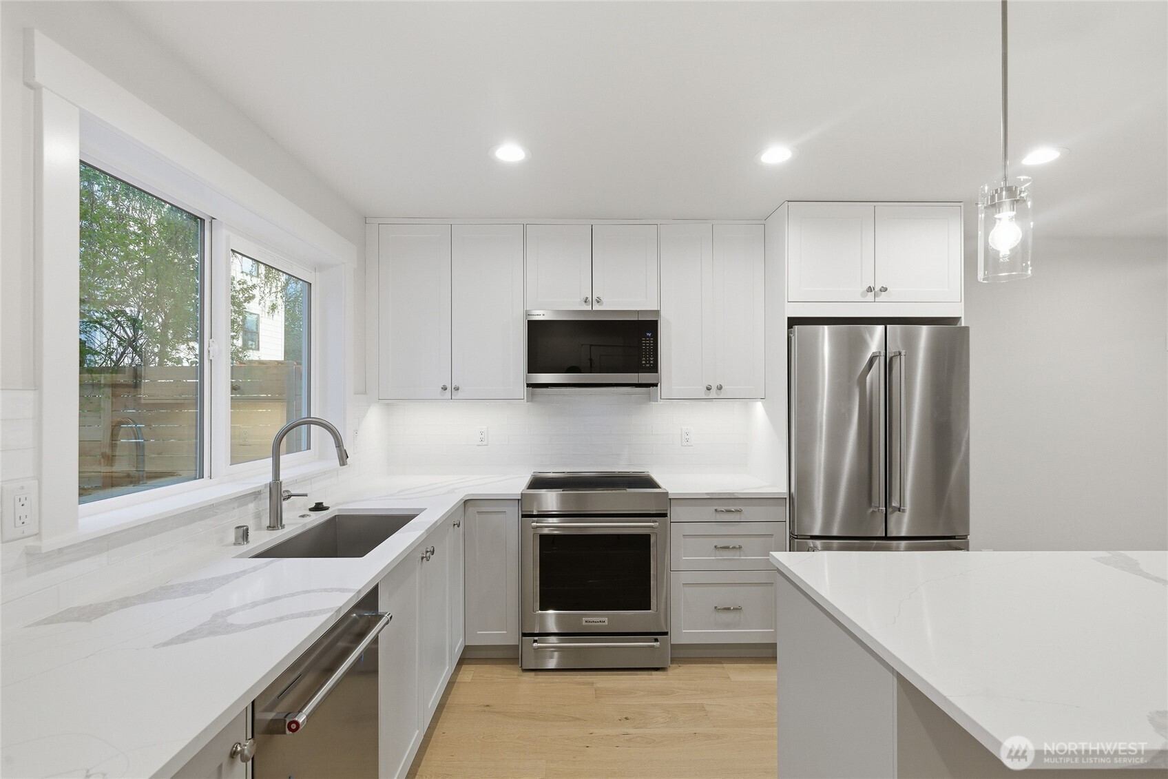 8817 Densmore Avenue North Seattle, WA 98103 - Photo 5 of 20