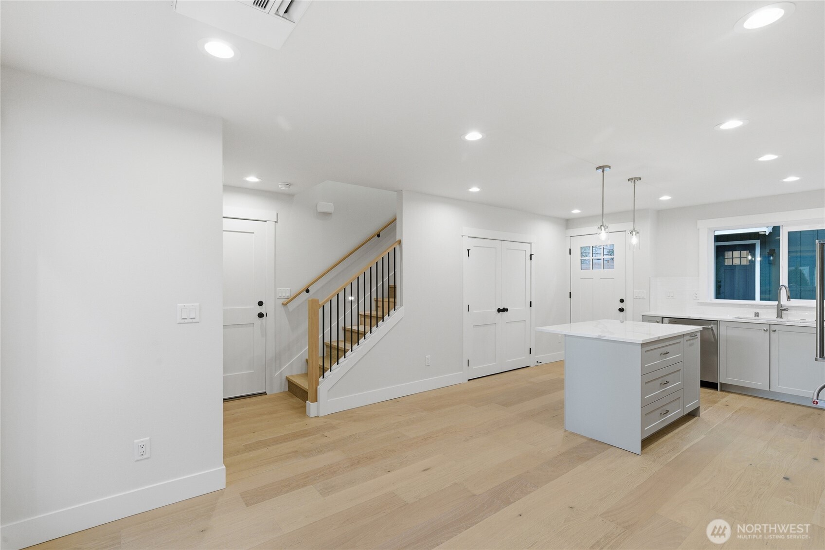 8817 Densmore Avenue North Seattle, WA 98103 - Photo 8 of 20