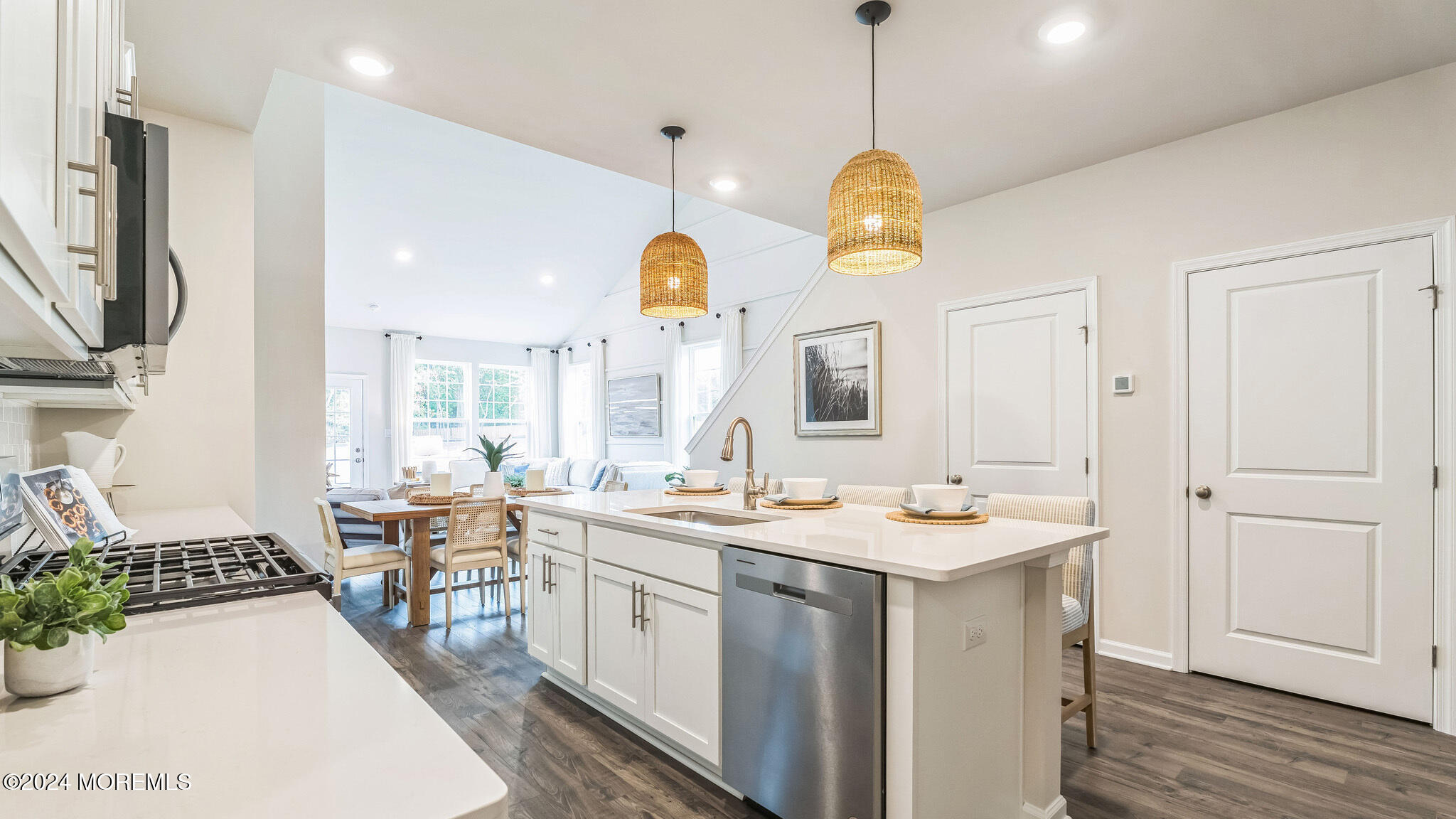 24 Victoria Gdns Square Neptune, NJ 07753 - Photo 6 of 29 3