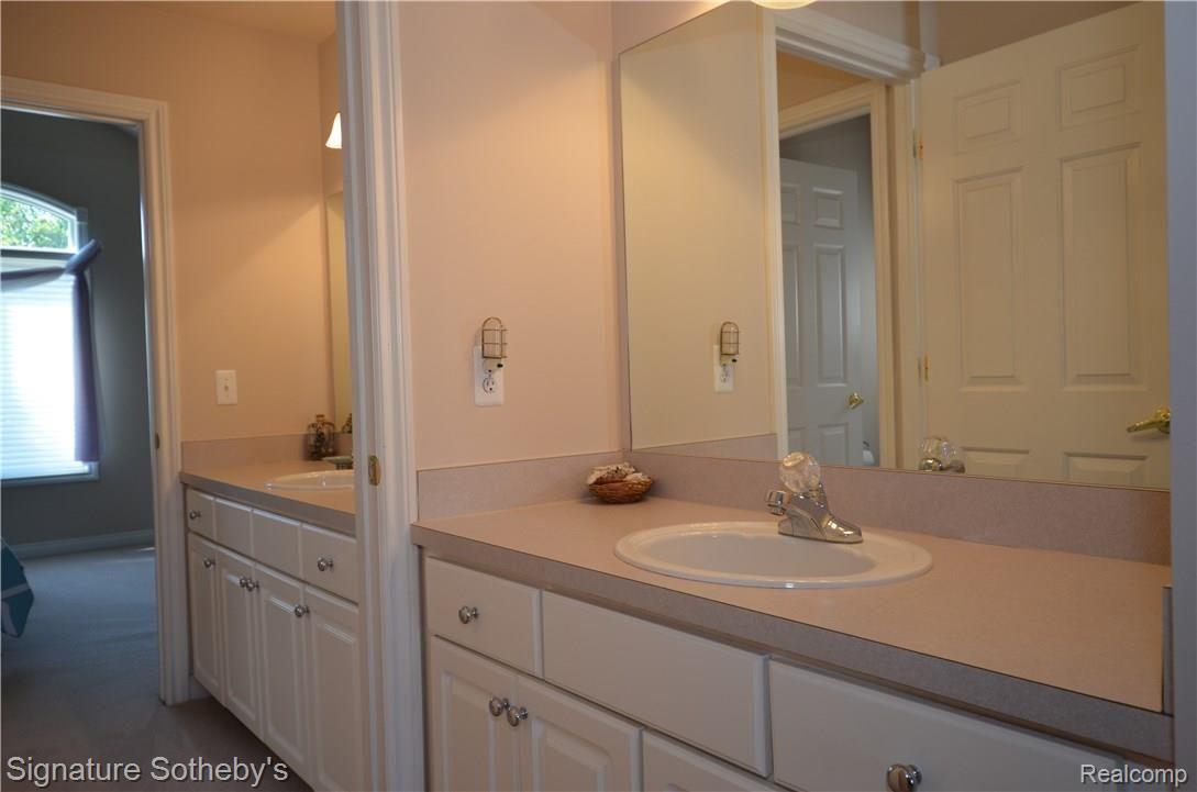 556 Springview Drive Rochester, MI 48307 - Photo 25 of 35 26.JPG