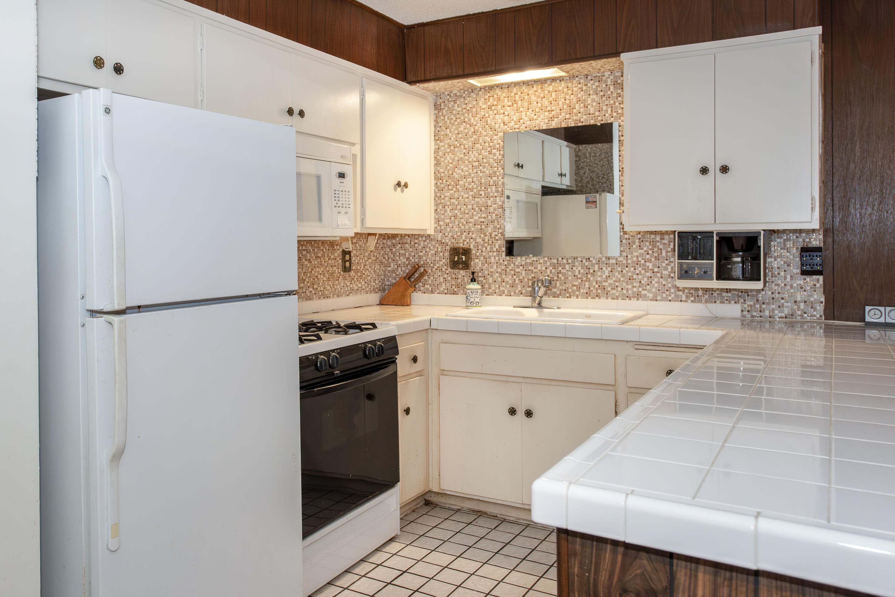 4880 Sandyland Road, Unit 39 Carpinteria, CA 93013 - Photo 7 of 21 Kitchen