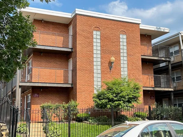 $1,195 | 4547 North Dover Street, Unit 2F, Chicago, IL 60640