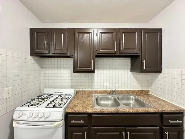 $1,195 | 4547 North Dover Street, Unit 2F, Chicago, IL 60640
