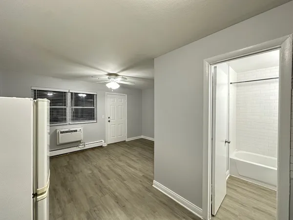 $1,195 | 4547 North Dover Street, Unit 2F, Chicago, IL 60640