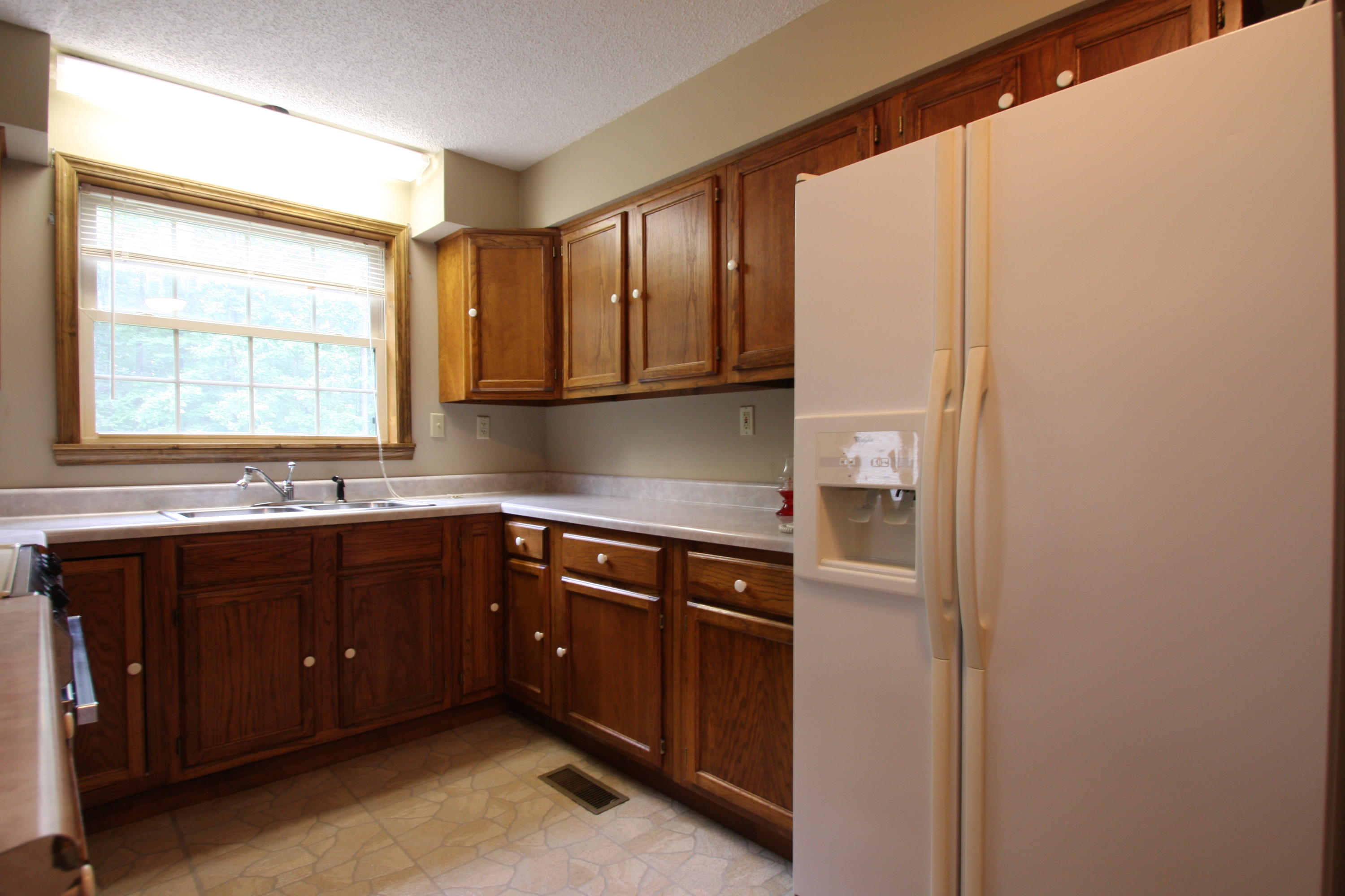 164 Fairview Road Harriman, TN 37748 - Photo 9 of 30 Kitchen/Refrigerator Conveys