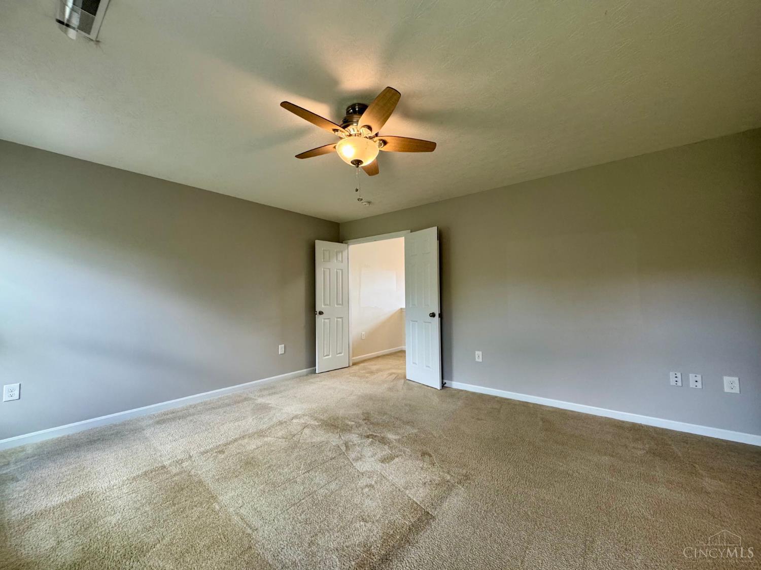 7448 Locust View Lane Cincinnati, OH 45239 - Photo 22 of 44