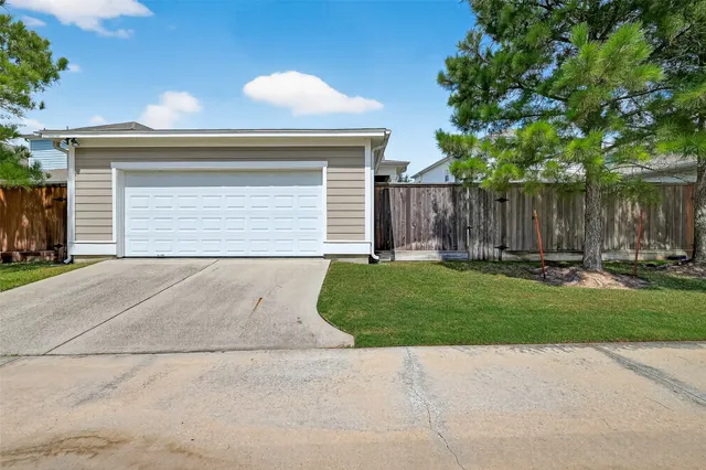 $475,000 | 27 Red Harper Drive, Spring, TX 77389