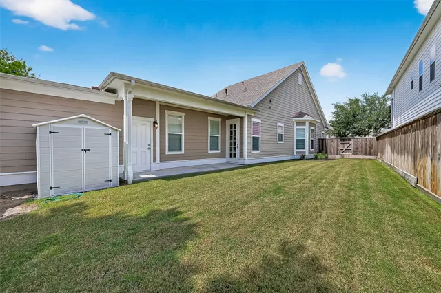 a view of a house with a backyard