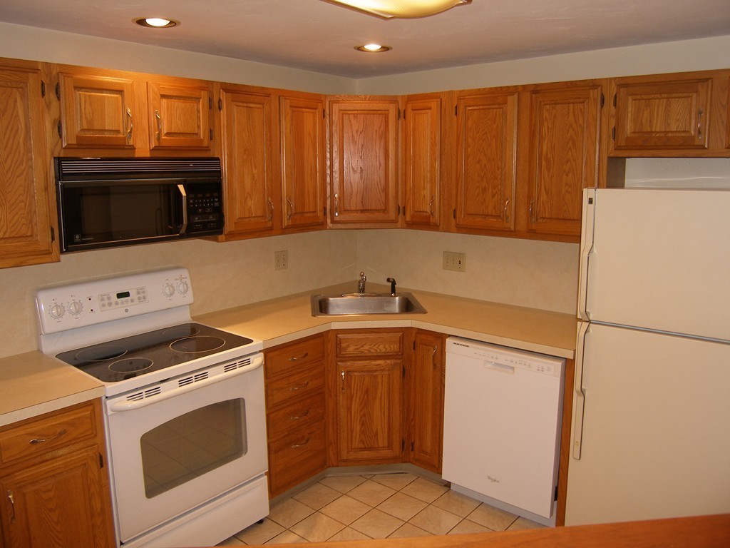 612 Ridgefield Circle, Unit C Clinton, MA 01510 - Photo 3 of 21 Gallery Image 3