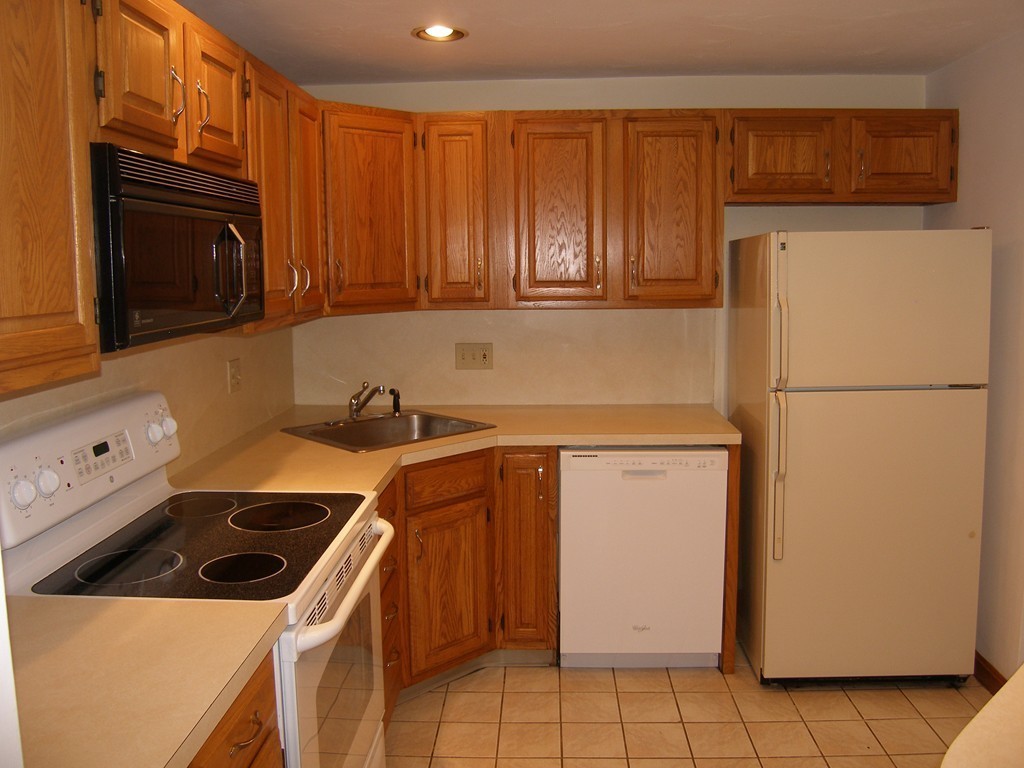612 Ridgefield Circle, Unit C Clinton, MA 01510 - Photo 6 of 21 Gallery Image 6