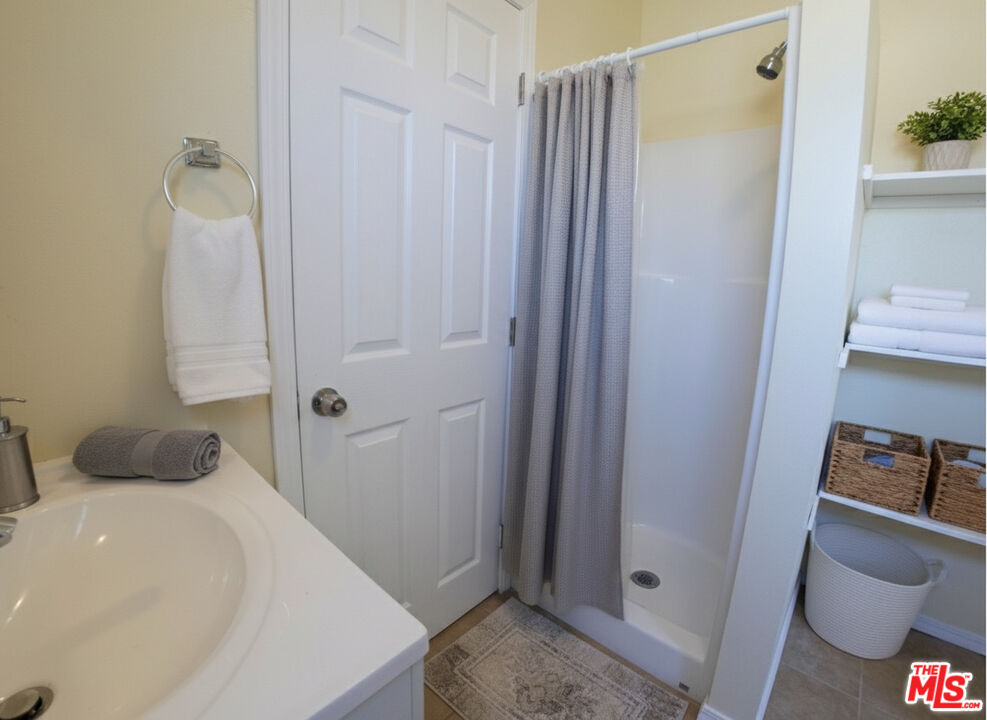 2928 Walton Avenue, Unit 2930 Los Angeles, CA 90007 - Photo 7 of 8