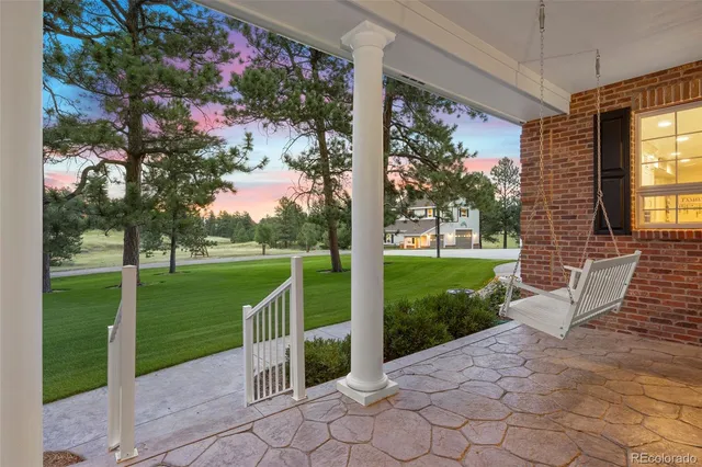 a view of a livingroom with furniture and a garage