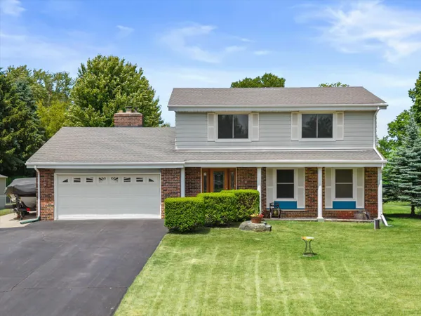 $569,900 | S70-w22020 Alameda Drive, Vernon, WI 53103