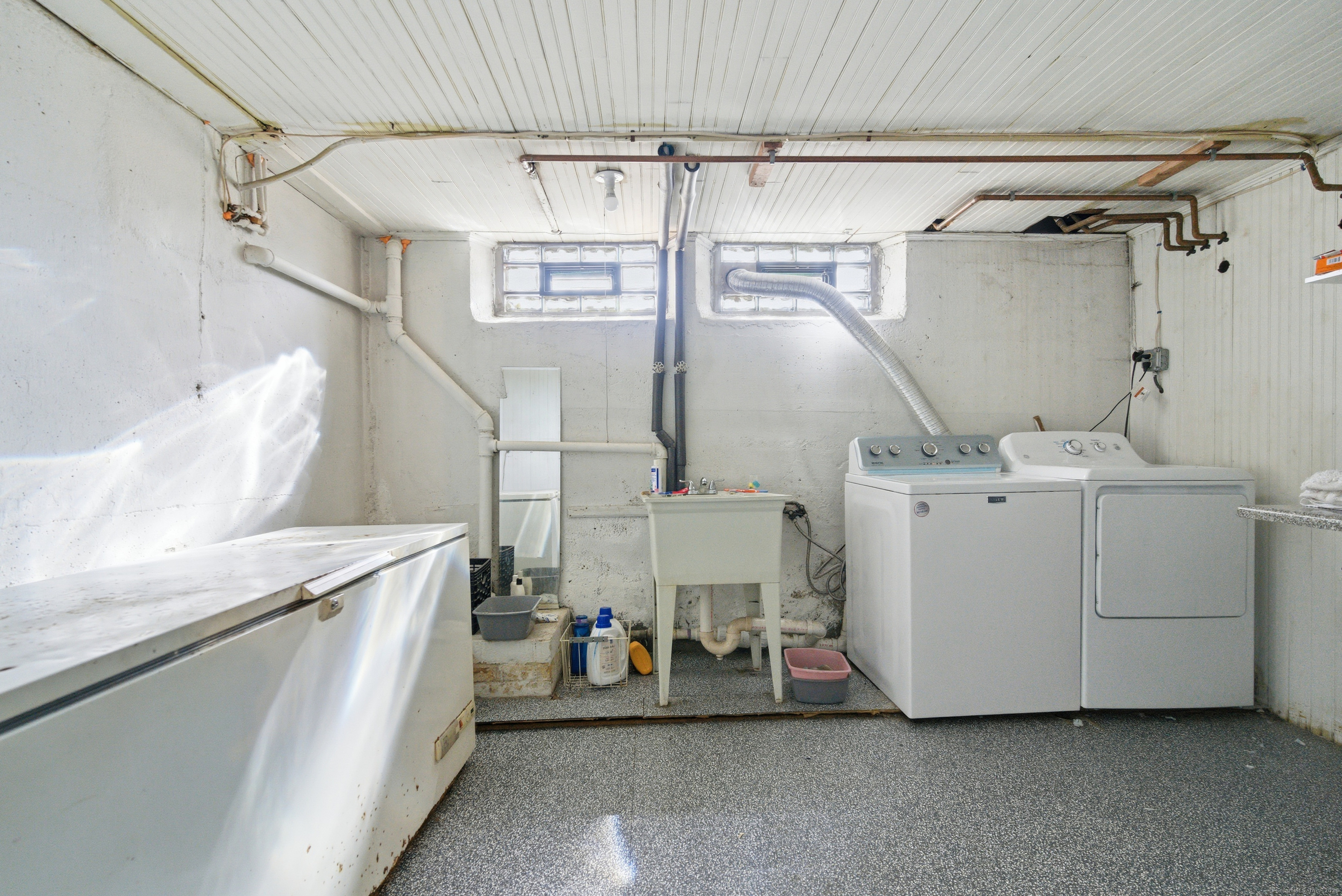 2345 Park Avenue Bridgeport, CT 06604 - Photo 30 of 39 a utility room with dryer and washer