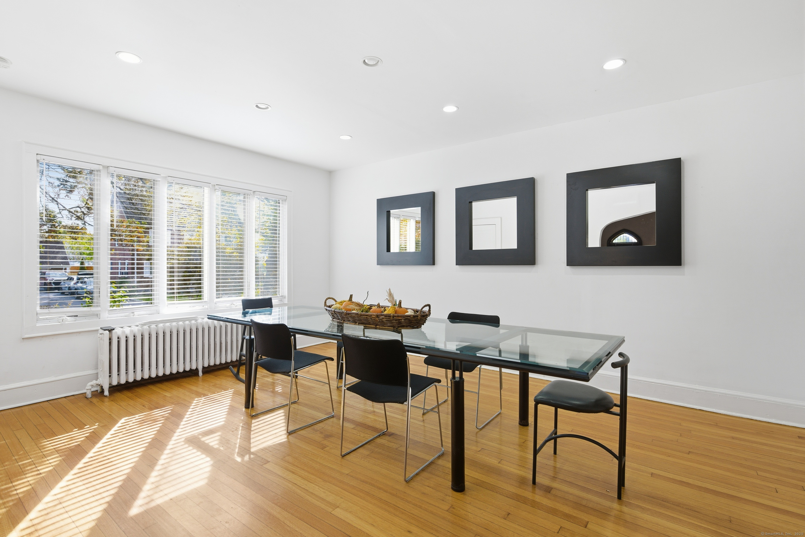2345 Park Avenue Bridgeport, CT 06604 - Photo 7 of 39 a livingroom with furniture and a window