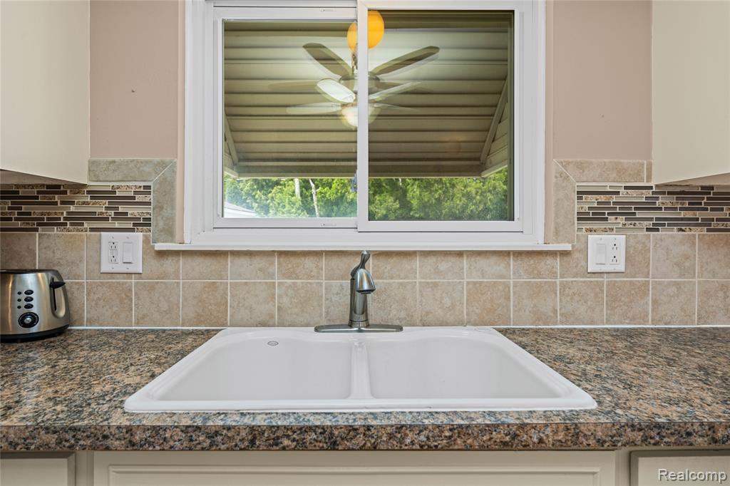 14743 Newburgh Road Livonia, MI 48154 - Photo 14 of 48