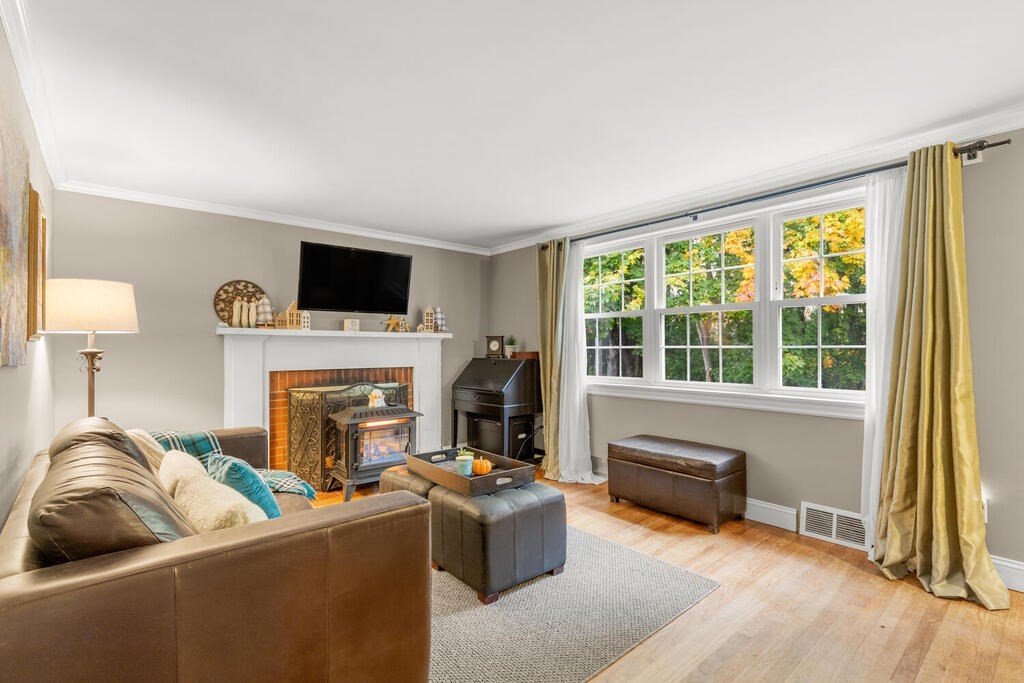 10 Maple Street Hudson, MA 01749 - Photo 7 of 33 Gallery Image 7