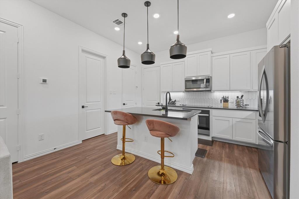 7562 Edgeware Road Dallas, TX 75228 - Photo 3 of 25