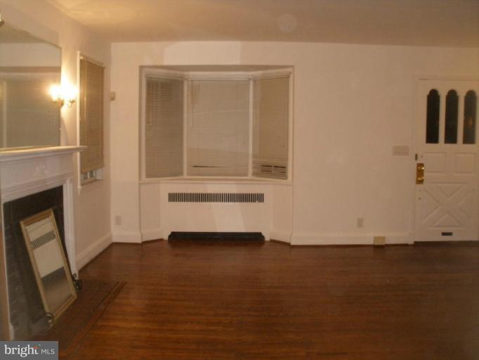 1501 Ralworth Road Baltimore, MD 21218 - Photo 14 of 18 Living Room