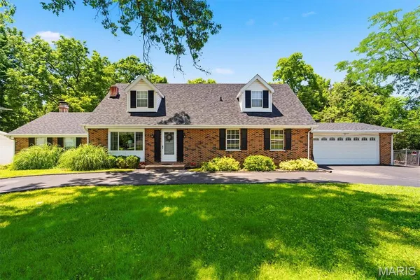 $525,000 | 1143 Fernview Drive, Creve Coeur, MO 63141