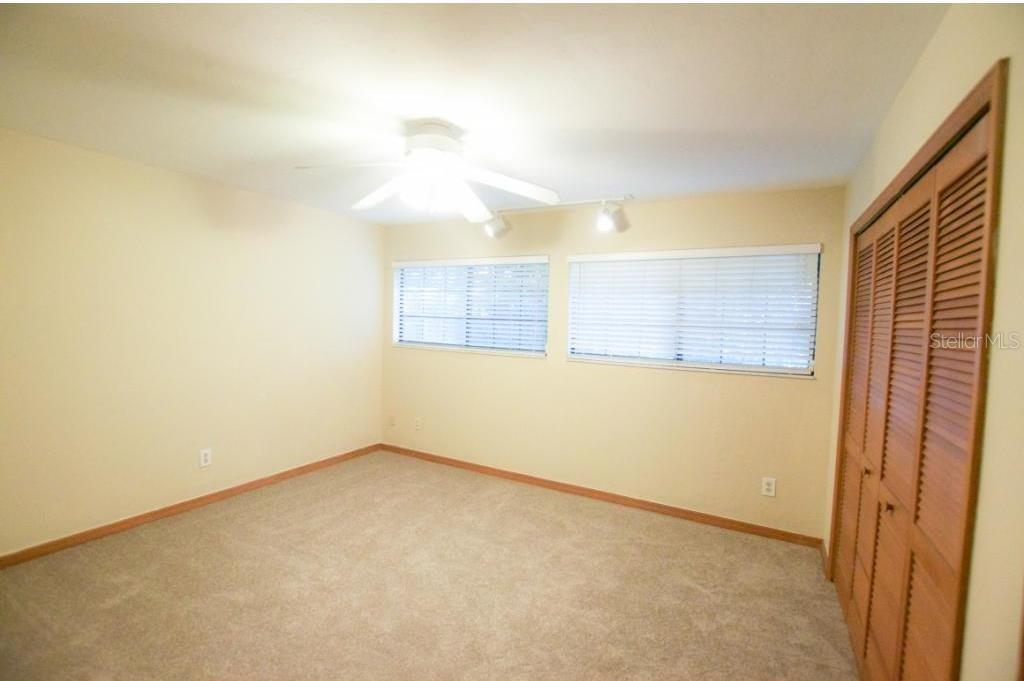 900 Southwest 62nd Boulevard, Unit D23 Gainesville, FL 32607 - Photo 12 of 37 an empty room with windows