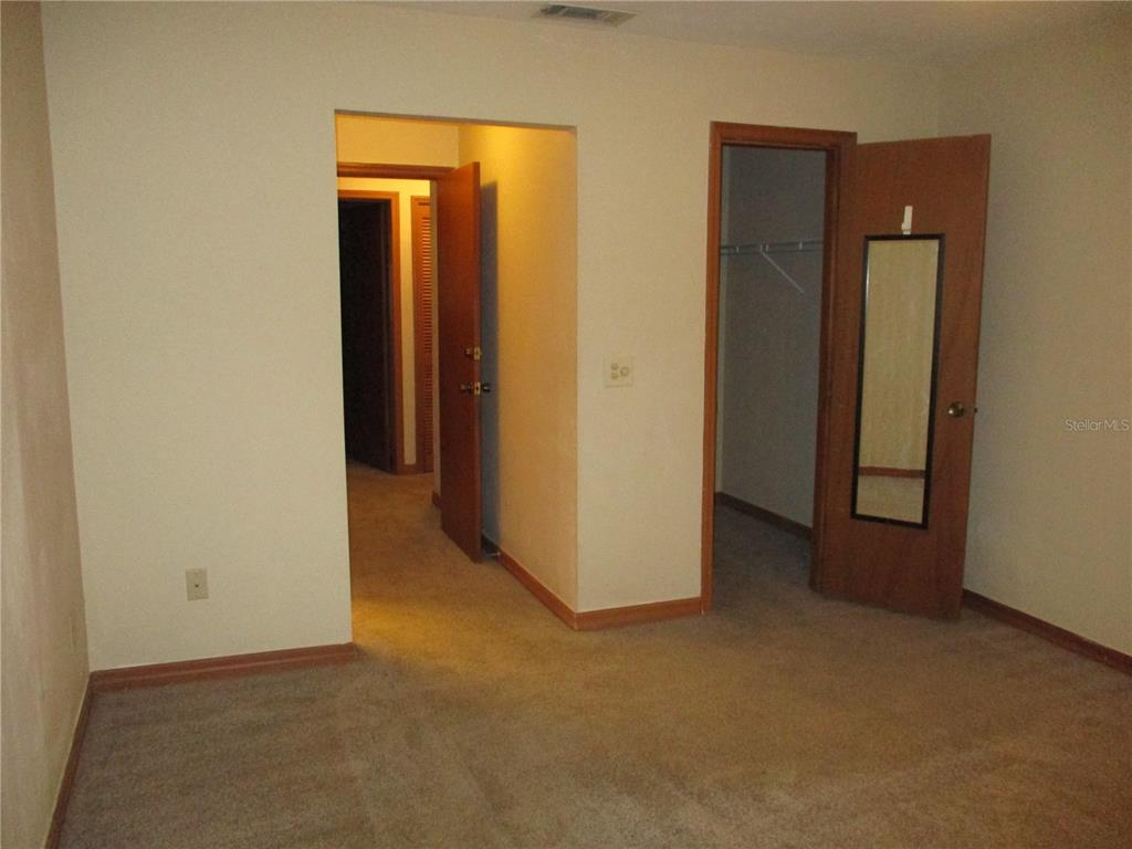 900 Southwest 62nd Boulevard, Unit D23 Gainesville, FL 32607 - Photo 20 of 37 a view of an empty room