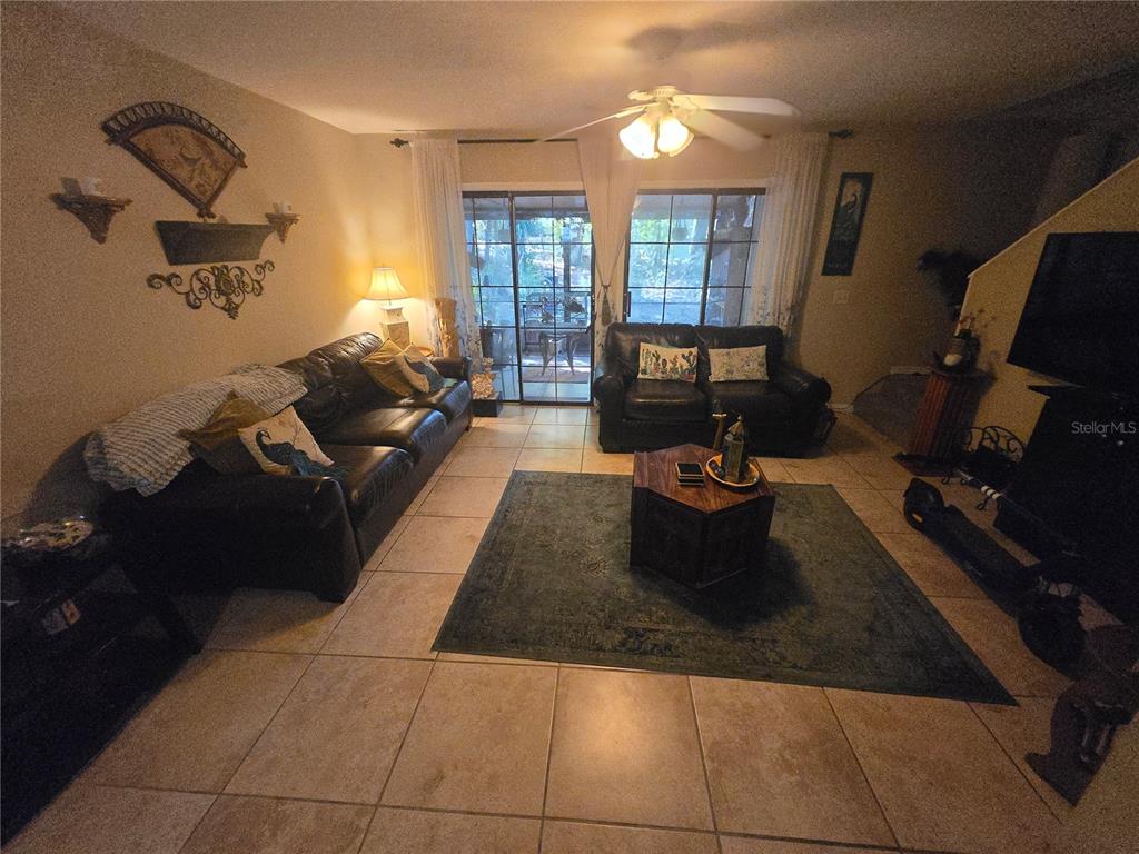 900 Southwest 62nd Boulevard, Unit D23 Gainesville, FL 32607 - Photo 29 of 37 a living room with furniture
