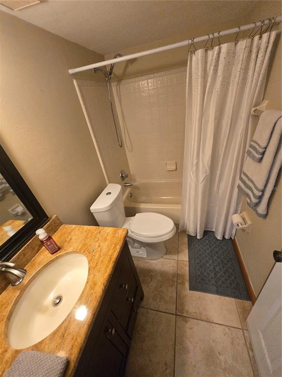 900 Southwest 62nd Boulevard, Unit D23 Gainesville, FL 32607 - Photo 34 of 37 a bathroom with a sink and toilet