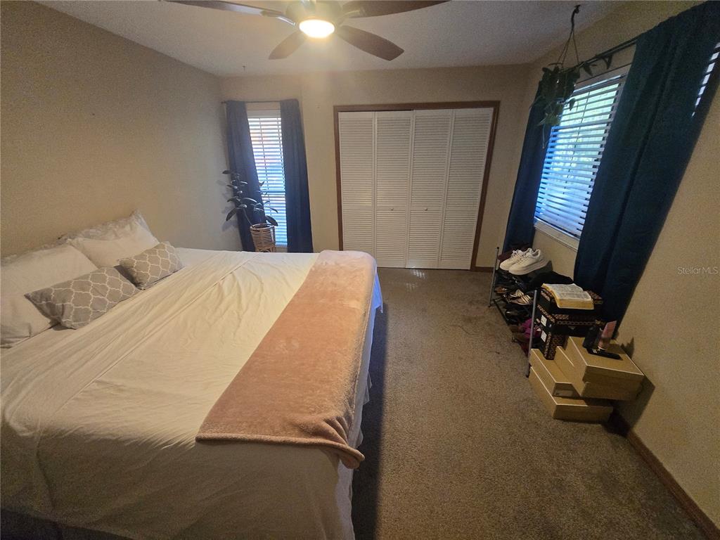 900 Southwest 62nd Boulevard, Unit D23 Gainesville, FL 32607 - Photo 36 of 37 a bedroom with a bed and a mirror
