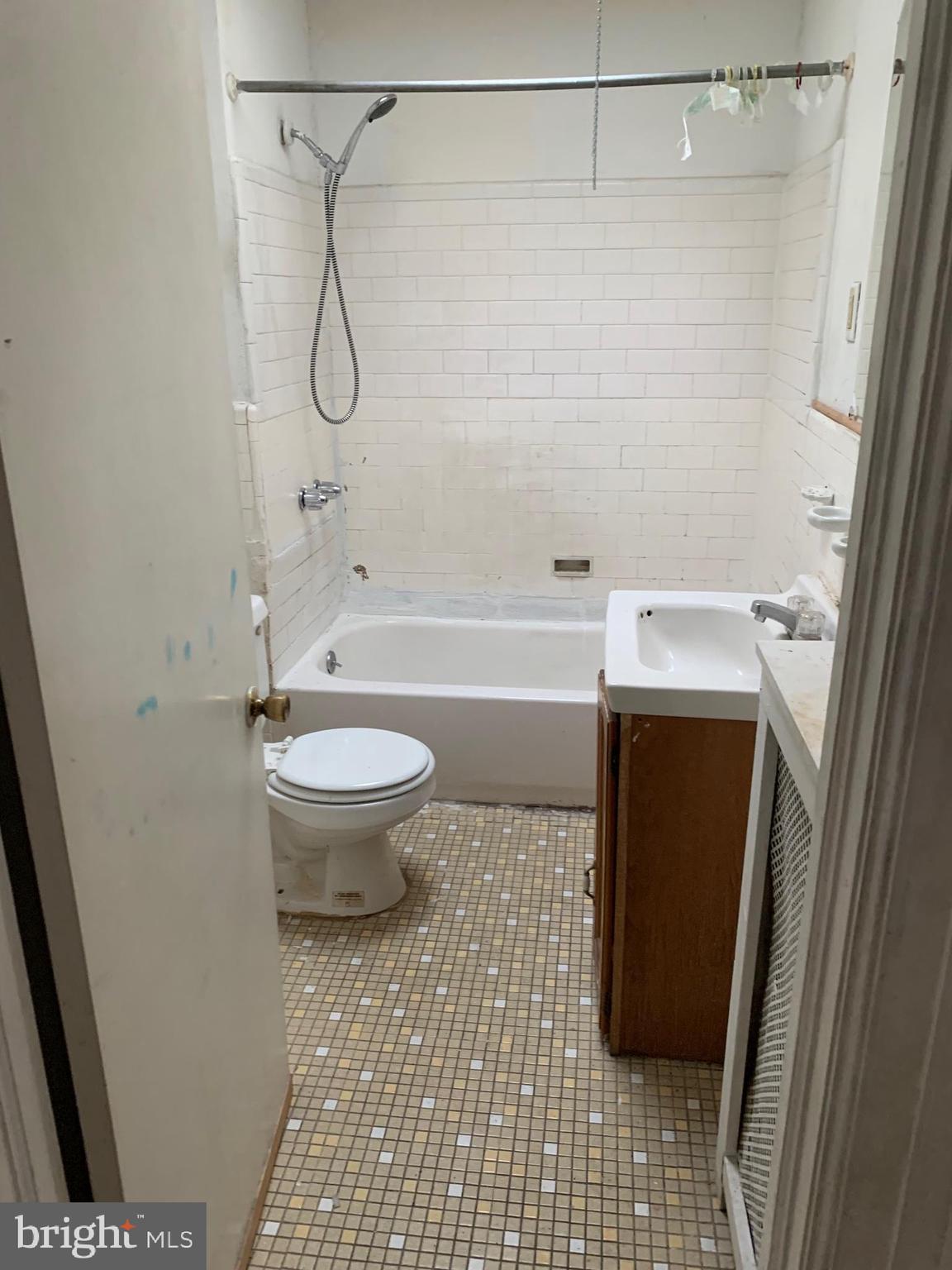 516 Millbank Road Upper Darby, PA 19082 - Photo 7 of 19