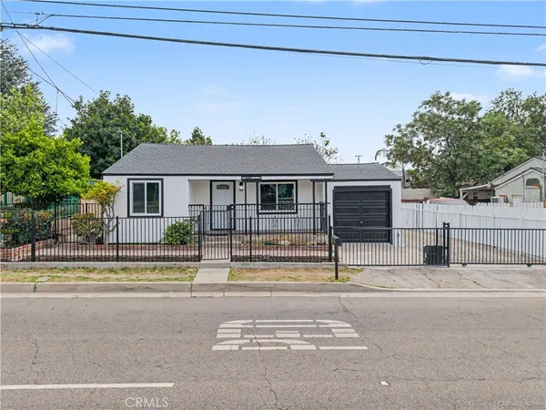 $474,900 | 215 West Lugonia Avenue, Redlands, CA 92374