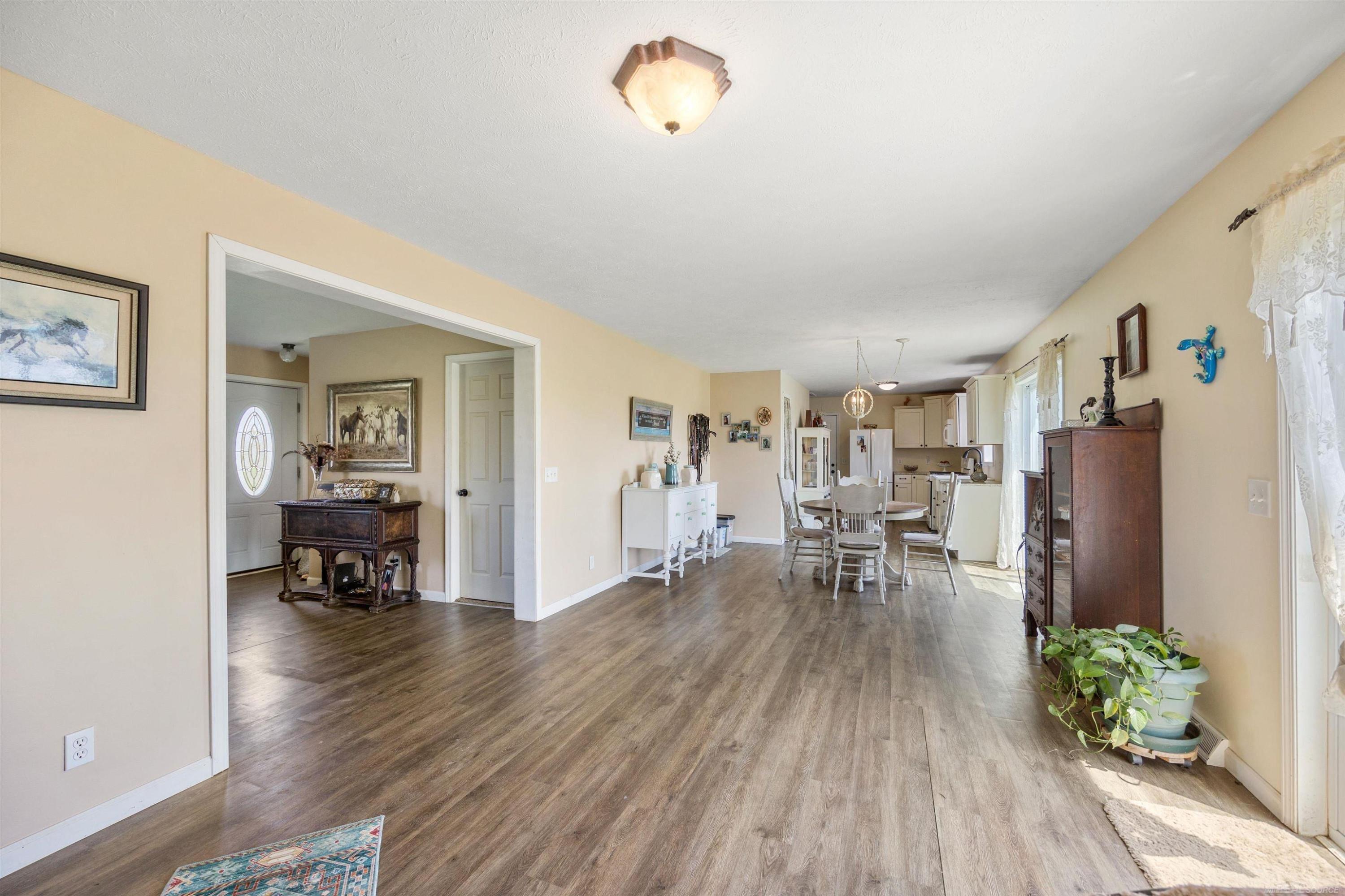 7613 Fisher Road Avoca, MI 48006 - Photo 15 of 31 50213010-c759842b-f479-42f9-8582-4e0bb4453e14.JPG
