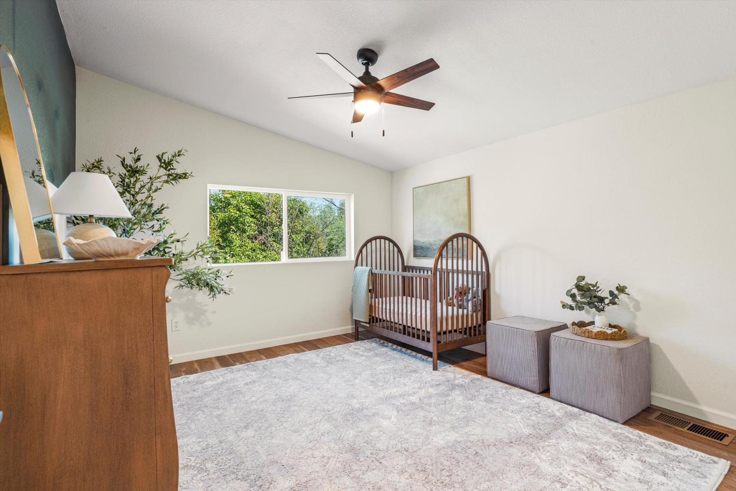 1335 Merry Knoll Road Auburn, CA 95603 - Photo 11 of 46 Primary house - upstairs bedroom #1